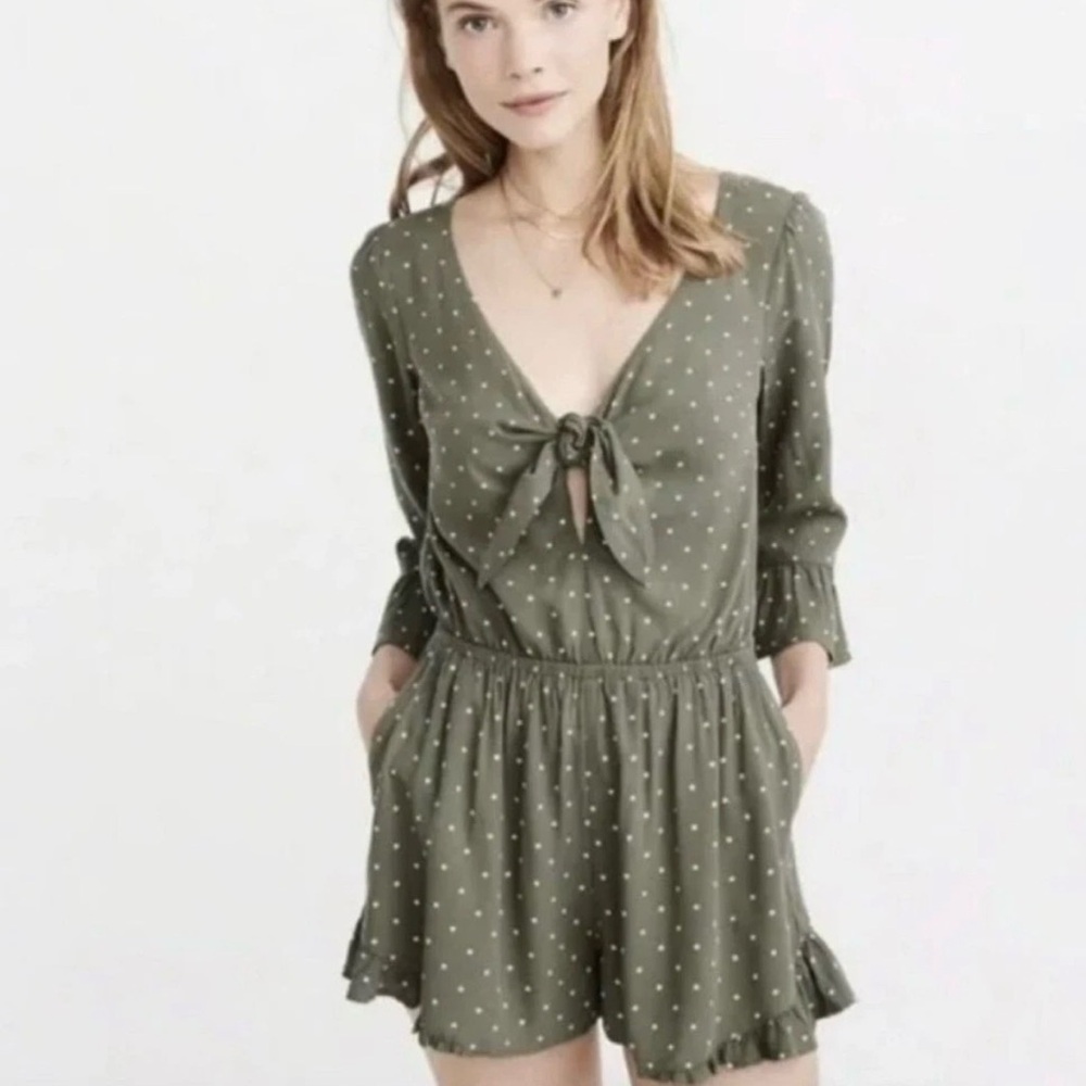 Abercrombie & Fitch Sage Green White Polka Dot Front Tie Romper Size XS